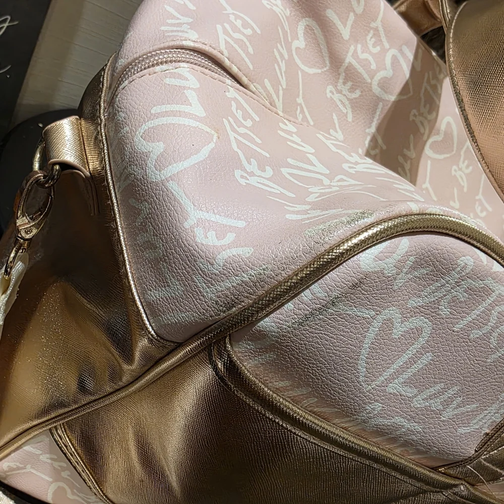 Luv Betsey By Betsey Johnson Weekender Travel Bag. - Picture 11 of 11